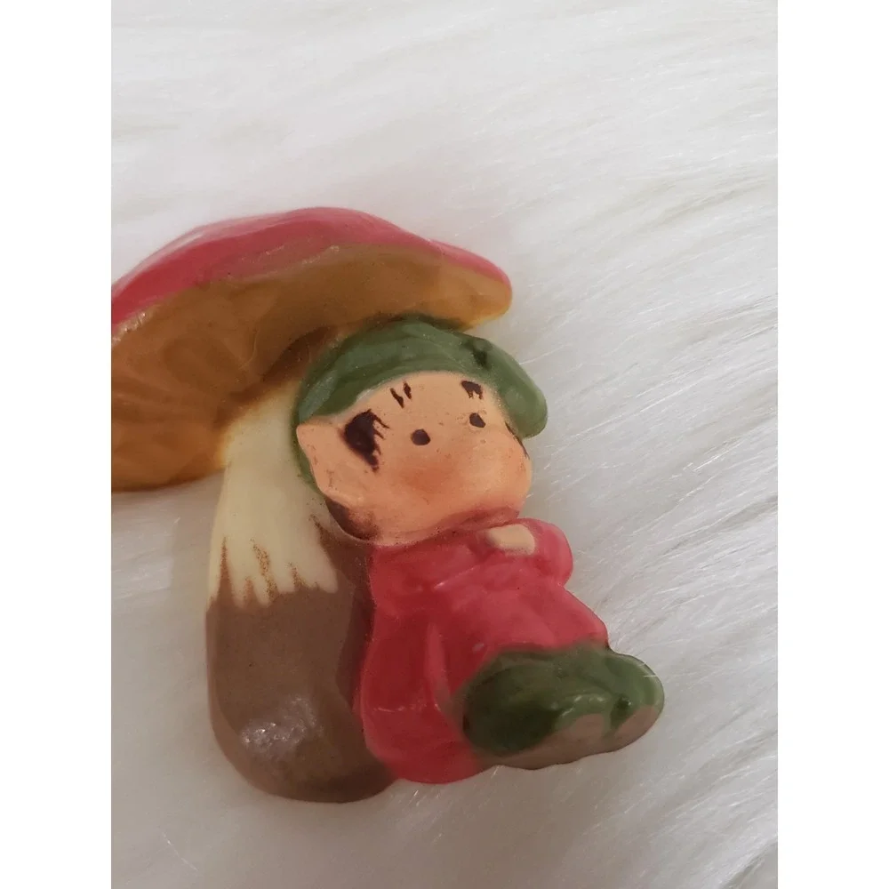 Hallmark PIN Vintage PIXIE ELF Sitting Under‎ MUSHROOM Brooch 1978 RARE Mod 70s